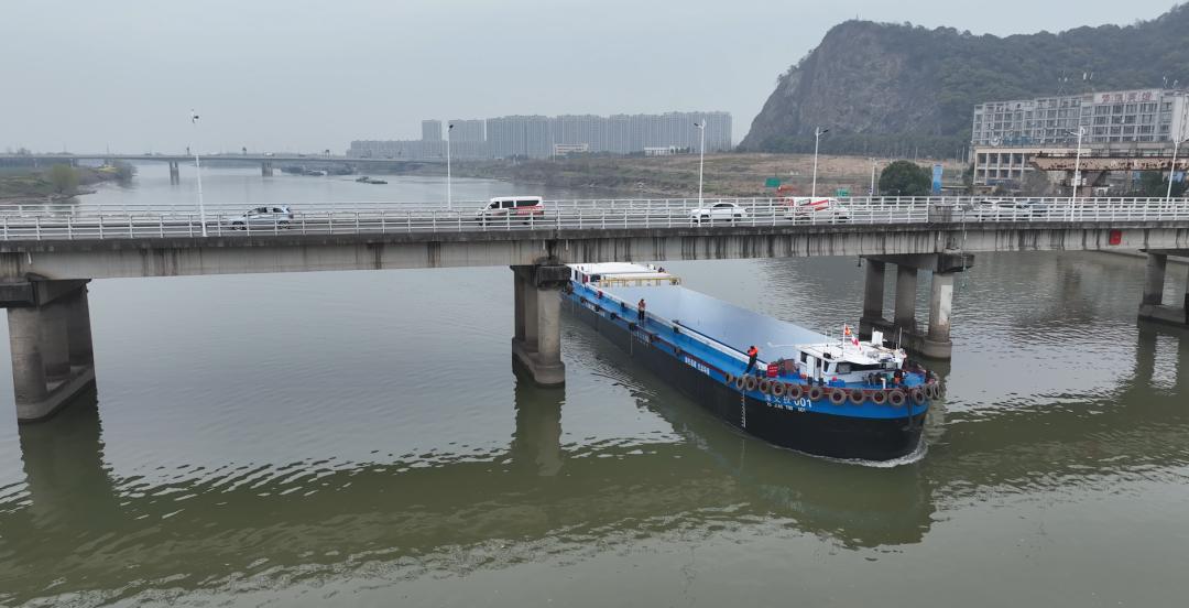 “豫交投001”号成功入豫1.jpg