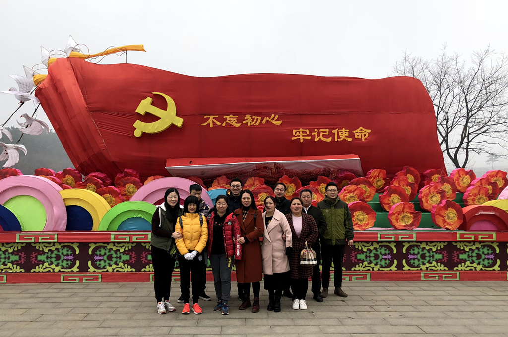 宛龙公司三八登山活动_副本.jpg