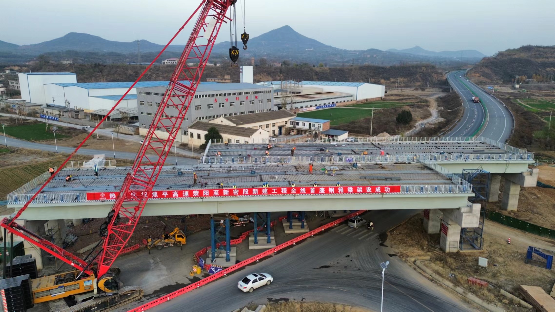 荥密高速项目钢箱梁架设 (2).jpg 荥密高速项目钢箱梁架设 (2).jpg